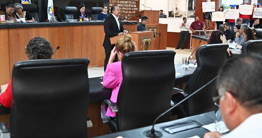 Reconocen a las y los trabajadores del Congreso de BCS