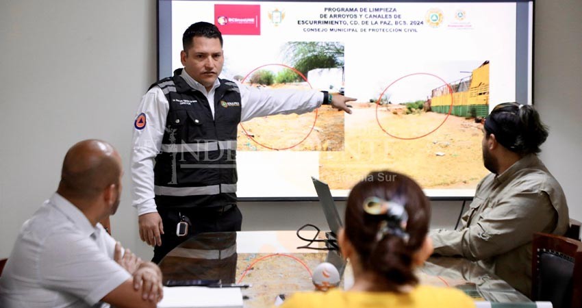 Trabaja el Ayto de La Paz en programa de limpieza de arroyos y canales de escurrimiento