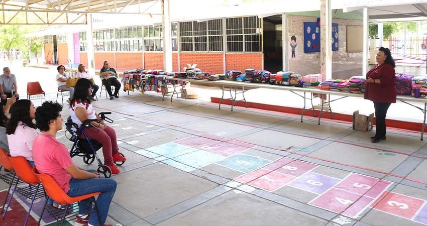 Entregan más de 3 mil cuadros de grafiti tejido en el CAM “Luz Davis de Mendoza”