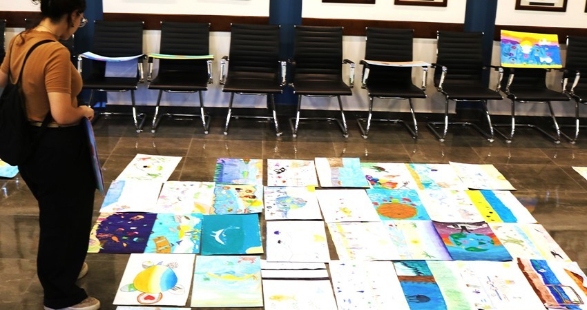 Participan más de 600 estudiantes en concurso de pintura “El niño y la mar” Participan más de 600 estudiantes en concurso de pintura “El niño y la mar”