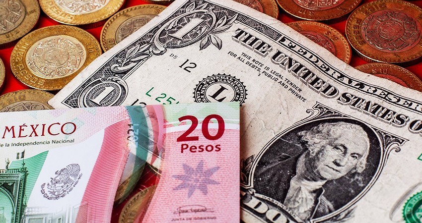 Peso mexicano se debilita a niveles cercanos a 19 por dólar