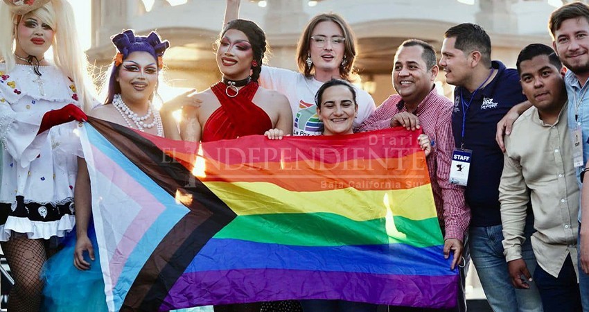 La Paz se viste de colores del arcoíris por marcha del orgullo LGBTTTIQ+ La Paz se viste de colores del arcoíris por marcha del orgullo LGBTTTIQ+