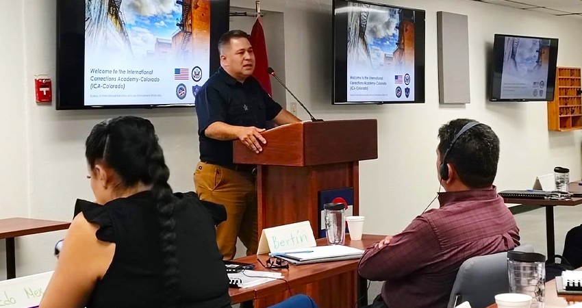 Capacitan a personal penitenciario de BCS en Estados Unidos para manejo de crisis