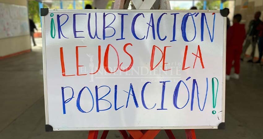 Sociedad de padres de primaria Cota Moreno confrontan a titular de SEP; exigen retiro de antena de CFE