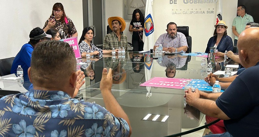 Gobierno de BCS atiende a los manifestantes inconformes con la ley de Infancias Trans