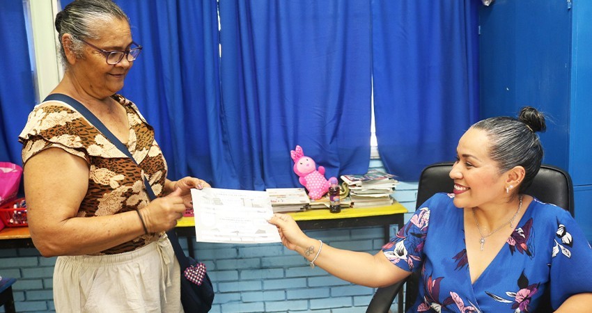 Inicia en BCS la distribución de más de 220 mil vales para uniformes y útiles escolares