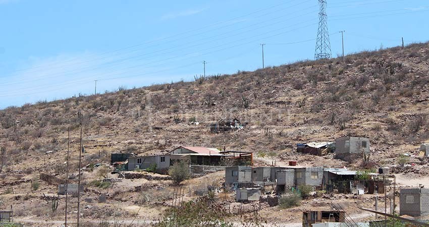 Trabaja Castro Cosío en la reubicación de familias en asentamientos irregulares de Los Cabos Trabaja Castro Cosío en la reubicación de familias en asentamientos irregulares de Los Cabos