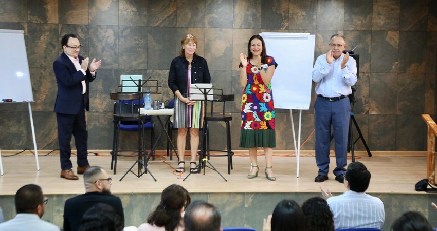 Realizan directivos del Ayuntamiento de La Paz encuentro de trabajo con Tatiana Clouthier