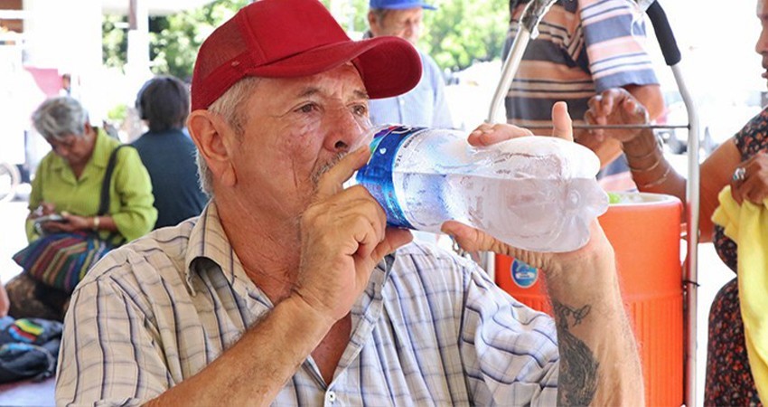 Llama Salud Estatal a reforzar medidas para prevenir deshidratación y golpe de calor