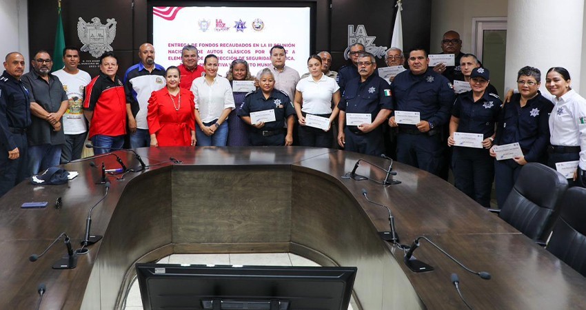 Policías municipales que padecen cáncer recibieron apoyos del Club de Autos Clásicos