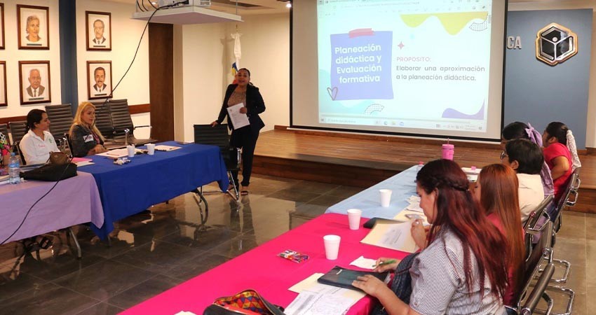 Sostiene SEP reunión con centros de atención infantil incorporados