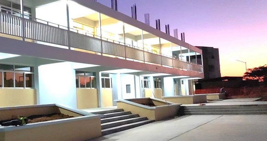 Construye SEP tres aulas en secundaria general 8, de Cabo San Lucas