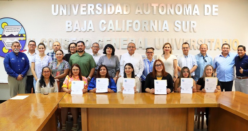 Entregan en UABCS nuevos nombramientos administrativos