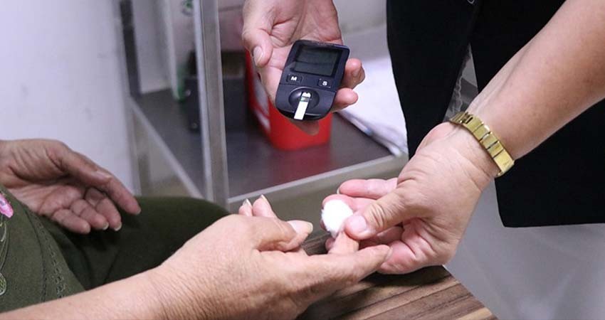 Mediante jornada de salud pública intensifican detección temprana de enfermedades en población vulnerable