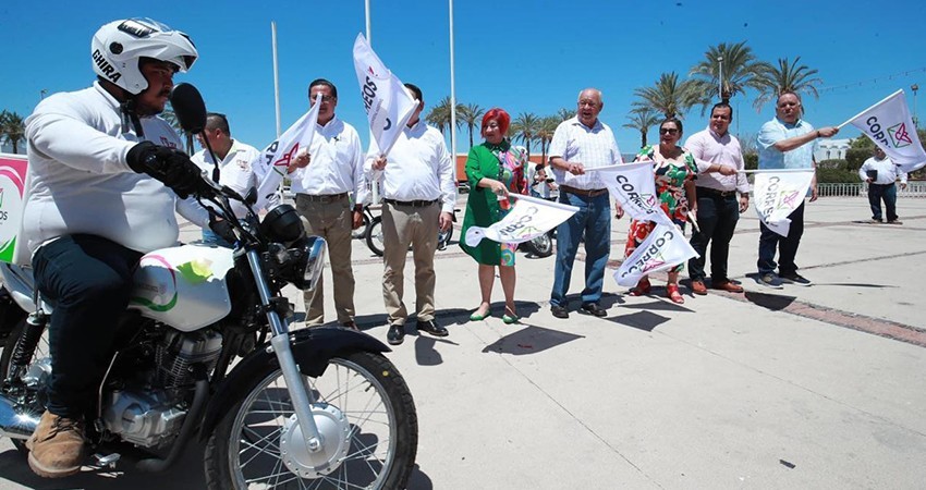 Entrega el gobernador Castro Cosío apoyos de autoempleo y emprendimiento en La Paz