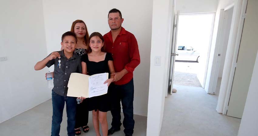 Cumple Castro Cosío con la entrega de viviendas para Santa Rosalía y San José De Magdalena