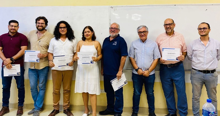 Entregan en la UABCS premios universitarios de Poesía, Cuento y Ensayo