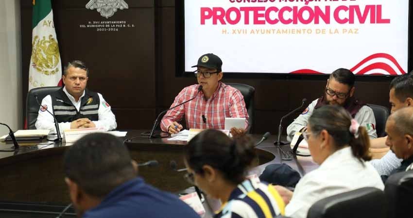 Con normalidad trabajan los servicios de recolección de basura y transporte público en La Paz