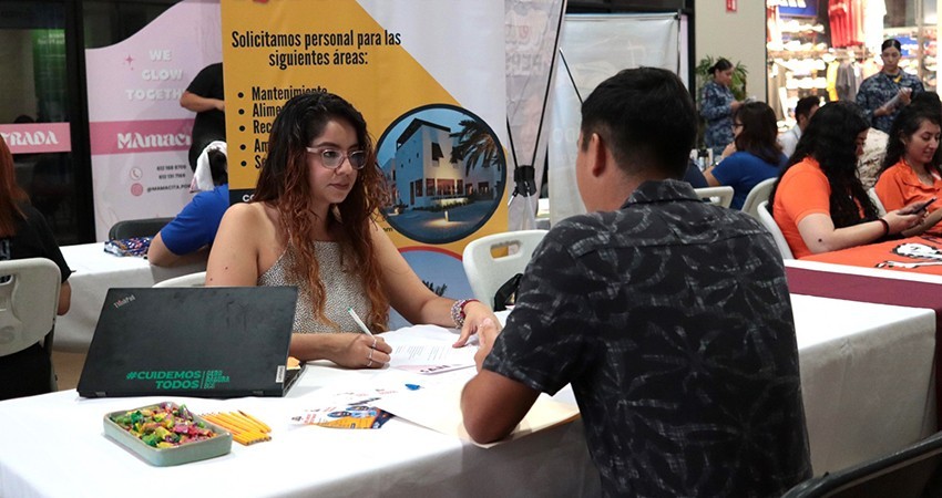 Celebran feria de empleo en La Paz: asisten más de 450 personas