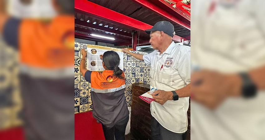 Continúa COEPRIS realizando fomento sanitario en comercios de Los Cabos tras recientes lluvias Continúa COEPRIS realizando fomento sanitario en comercios de Los Cabos tras recientes lluvias