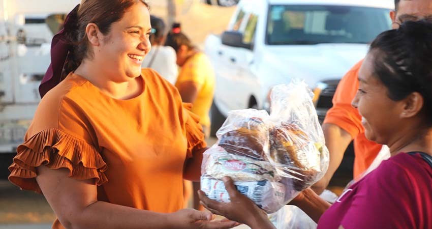 Con apoyos beneficia DIF La Paz a 60 familias en El Pescadero Con apoyos beneficia DIF La Paz a 60 familias en El Pescadero
