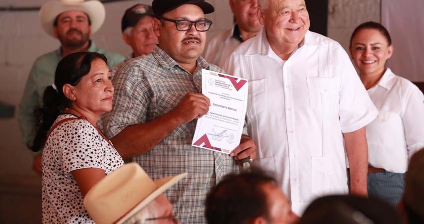 Lleva el gobierno de BCS energía eléctrica con equipos fotovoltaicos a familias de San Javier Lleva el gobierno de BCS energía eléctrica con equipos fotovoltaicos a familias de San Javier