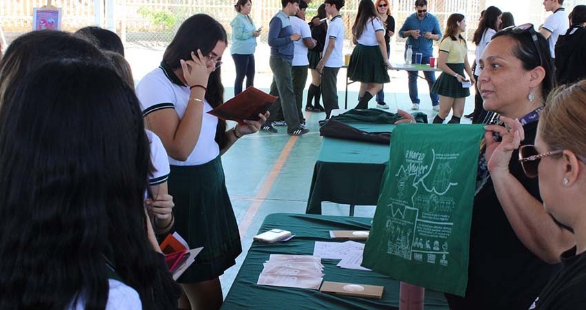 IMM capacita a estudiantes de La Paz para identificar situaciones de violencia IMM capacita a estudiantes de La Paz para identificar situaciones de violencia