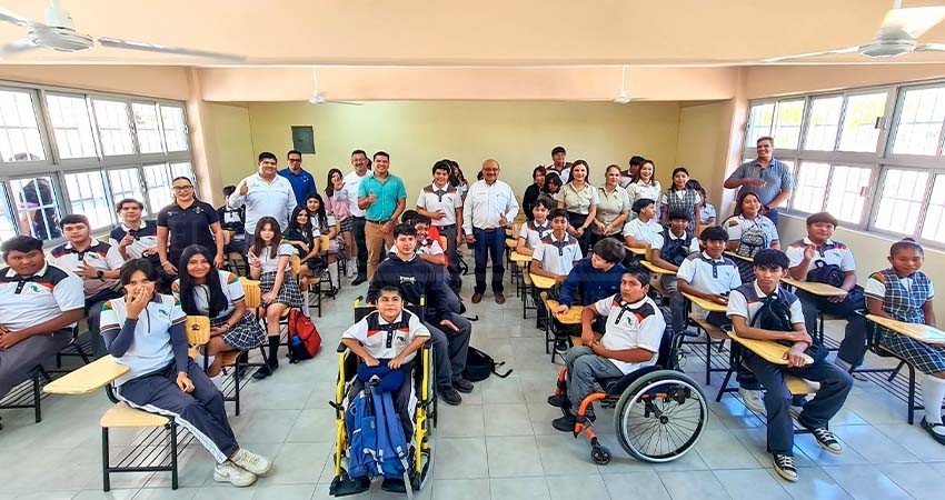 Entrega gobierno del estado aula didáctica al plantel CECYT 05 de Cabo San Lucas