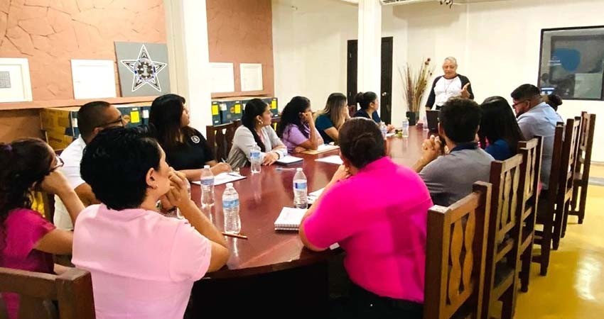 Personal de centros de reinserción social de BCS se capacitan en lenguaje de señas