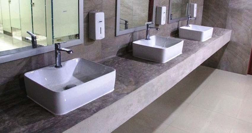 Instalan en el CDM “El Piojillo” sanitarios modernos y amplios