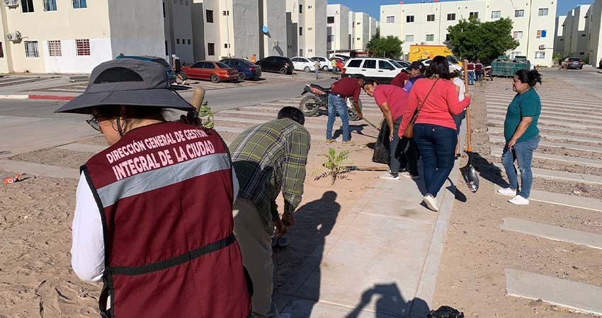 Autoridades Municipales rehabilitan el parque de la colonia Valle del Mezquite