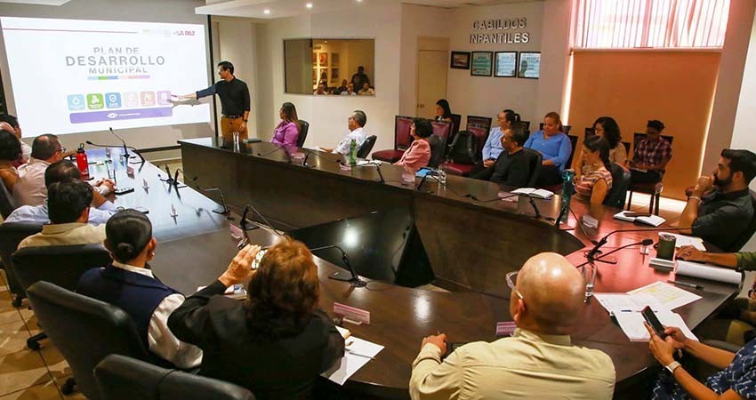 Integra el Ayuntamiento de La Paz los subcomités del COPLADEMUN Integra el Ayuntamiento de La Paz los subcomités del COPLADEMUN