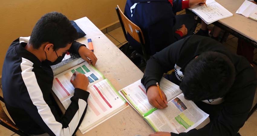 Brindan servicio a más de 5 mil estudiantes de telesecundaria durante tres años de gobierno