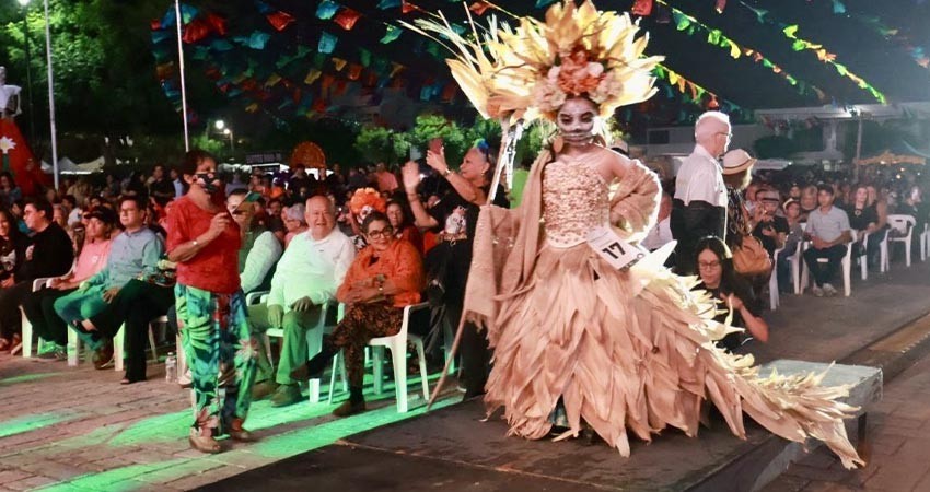 Todo un éxito el festival del Día de Muertos en el Teatro de la Ciudad