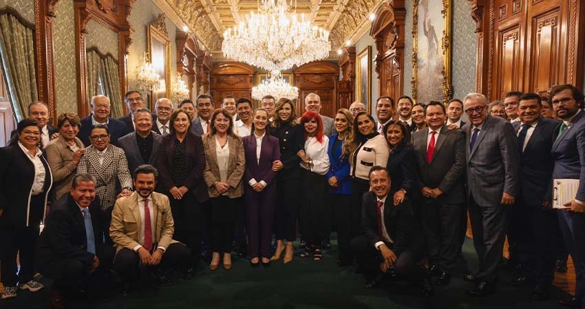 Claudia Sheinbaum: “Recuperamos el derecho del pueblo a la salud pública”; se reúne la presidenta con gobernadores del país Claudia Sheinbaum: “Recuperamos el derecho del pueblo a la salud pública”; se reúne la presidenta con gobernadores del país