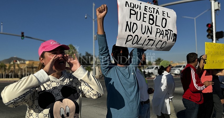 Mediante bloqueos, ciudadanos de Los Cabos exigen agua potable Mediante bloqueos, ciudadanos de Los Cabos exigen agua potable