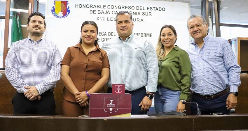 Entrega poder ejecutivo de BCS documento de tercer informe ante el Congreso del Estado