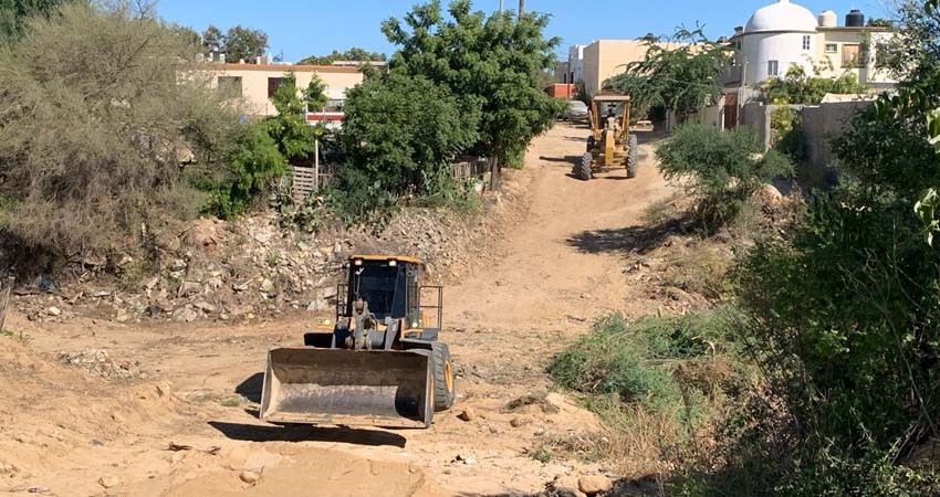 Intensifican trabajos de rehabilitación en caminos rurales y urbanos en Los Cabos