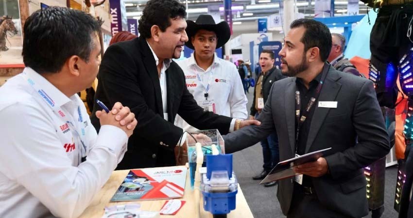 Busca el alcalde de Los Cabos nuevas tecnologías para mejorar el acceso al agua potable