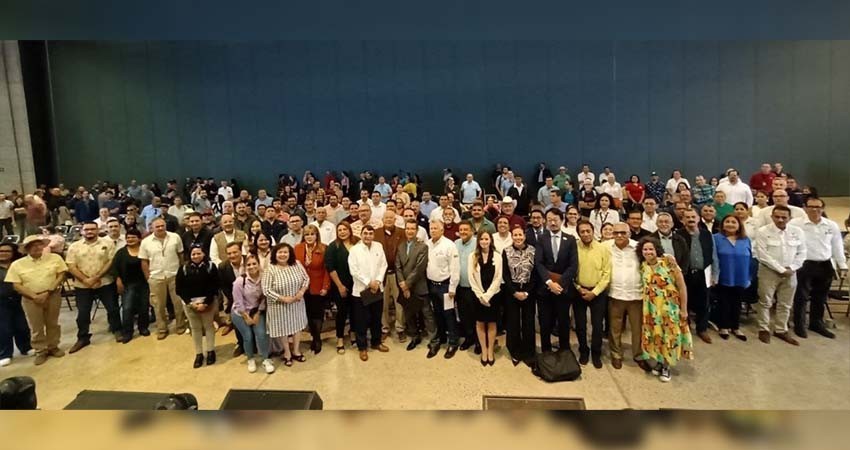 En BCS luchamos por conservar nuestros mares: Víctor Castro