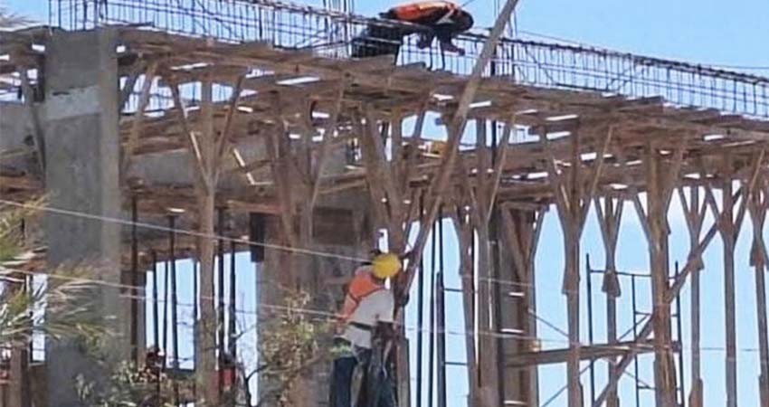 Muere electrocutado un hombre; se encontraba trabajando en una obra