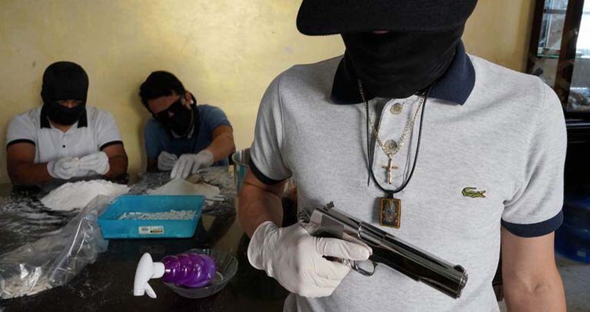 Cárteles reclutan a estudiantes de química para fabricar fentanilo: New York Times