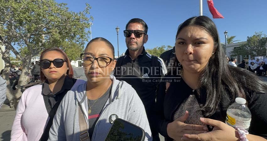 Leggs Castro. Ex empleados del Ayto de Los Cabos denuncian adeudo de su liquidación Leggs Castro. Ex empleados del Ayto de Los Cabos denuncian adeudo de su liquidación