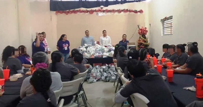 IMM La Paz entrega insumos donados a 32 mujeres en situación de reclusión