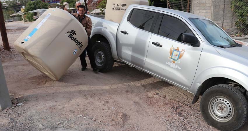 Avanza Ayuntamiento de La Paz en la entrega de tinacos