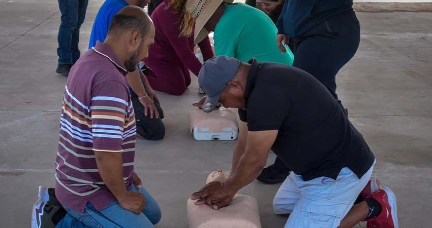 Prestadores de servicios turísticos de Puerto Chale aprenden inglés y primeros auxilios