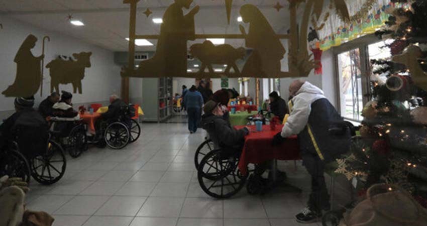 Abuelos de EU son abandonados en asilos de México Abuelos de EU son abandonados en asilos de México
