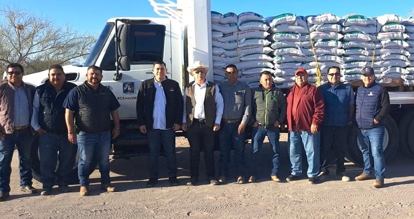 Entrega gobierno estatal 10 toneladas de forraje a comunidades rurales de La Paz Entrega gobierno estatal 10 toneladas de forraje a comunidades rurales de La Paz
