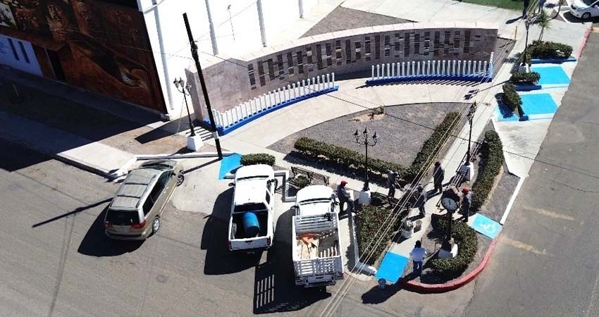 Rehabilita API Puerto San Carlos exterior del auditorio “Humberto Arce Sánchez”