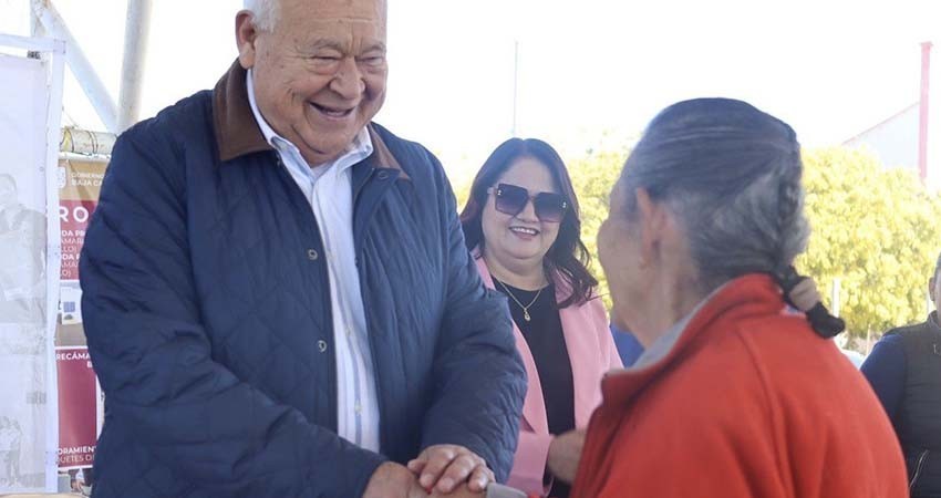 Entrega Castro Cosío acciones de vivienda a familias de comunidades rurales de La Paz